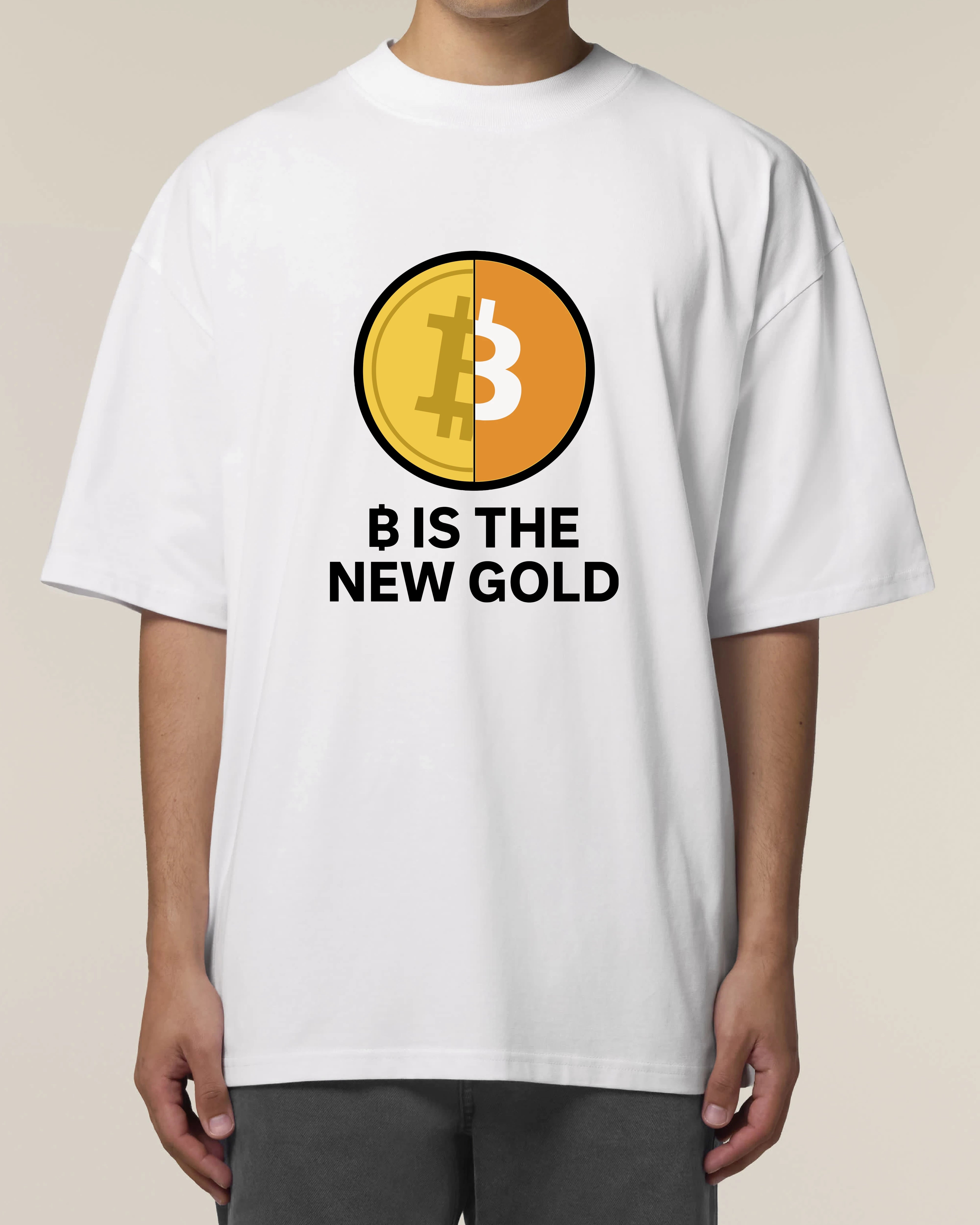 Getragenes Oversized Shirt in Weiß mit Bitcoin-Gold Symbol – stylisches Statement Shirt von Teeflix für Krypto-Fans