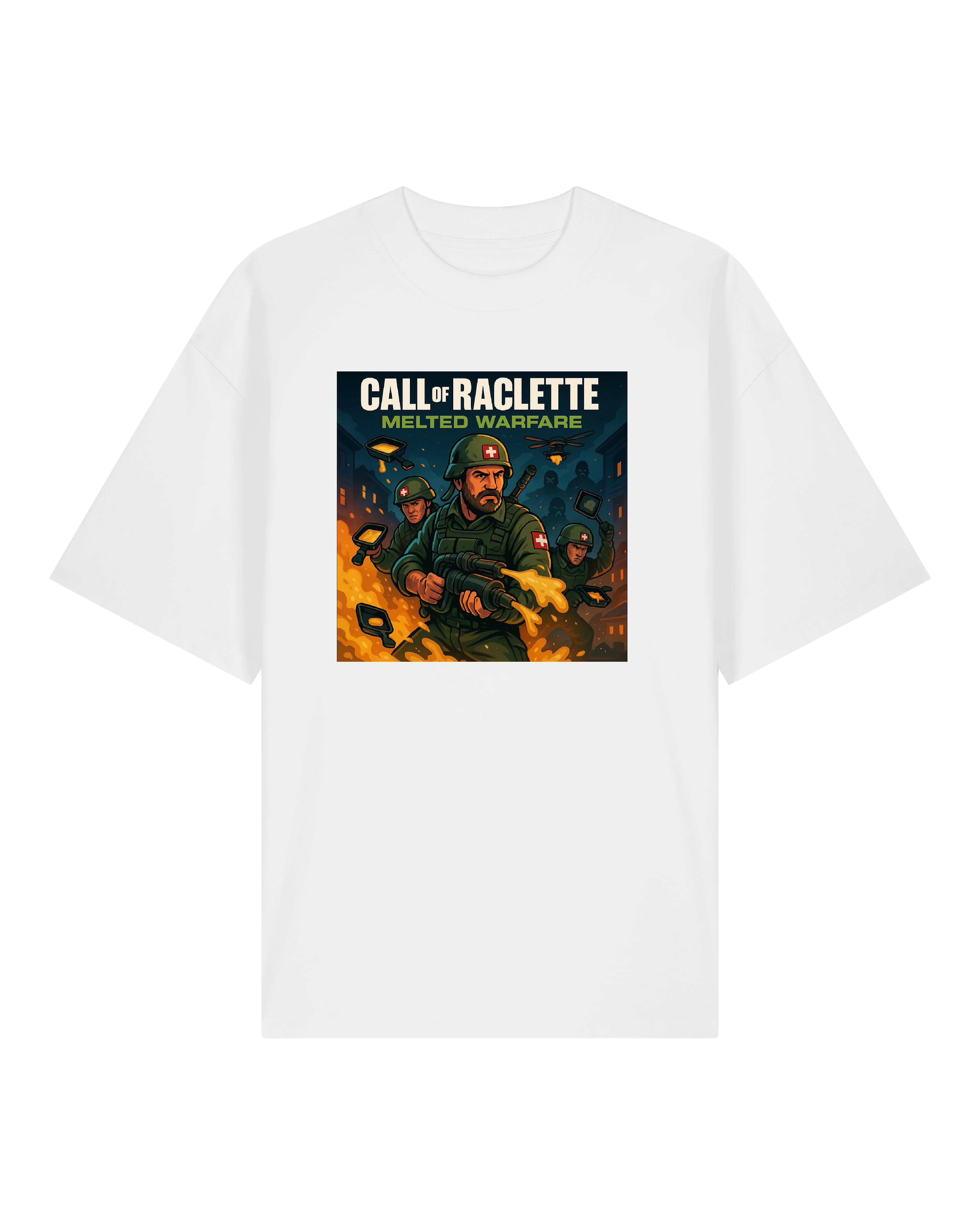 Weißes T-Shirt mit „Call of Raclette – Melted Warfare“-Print. Humorvolles Motiv mit Käse-Action und Soldaten.