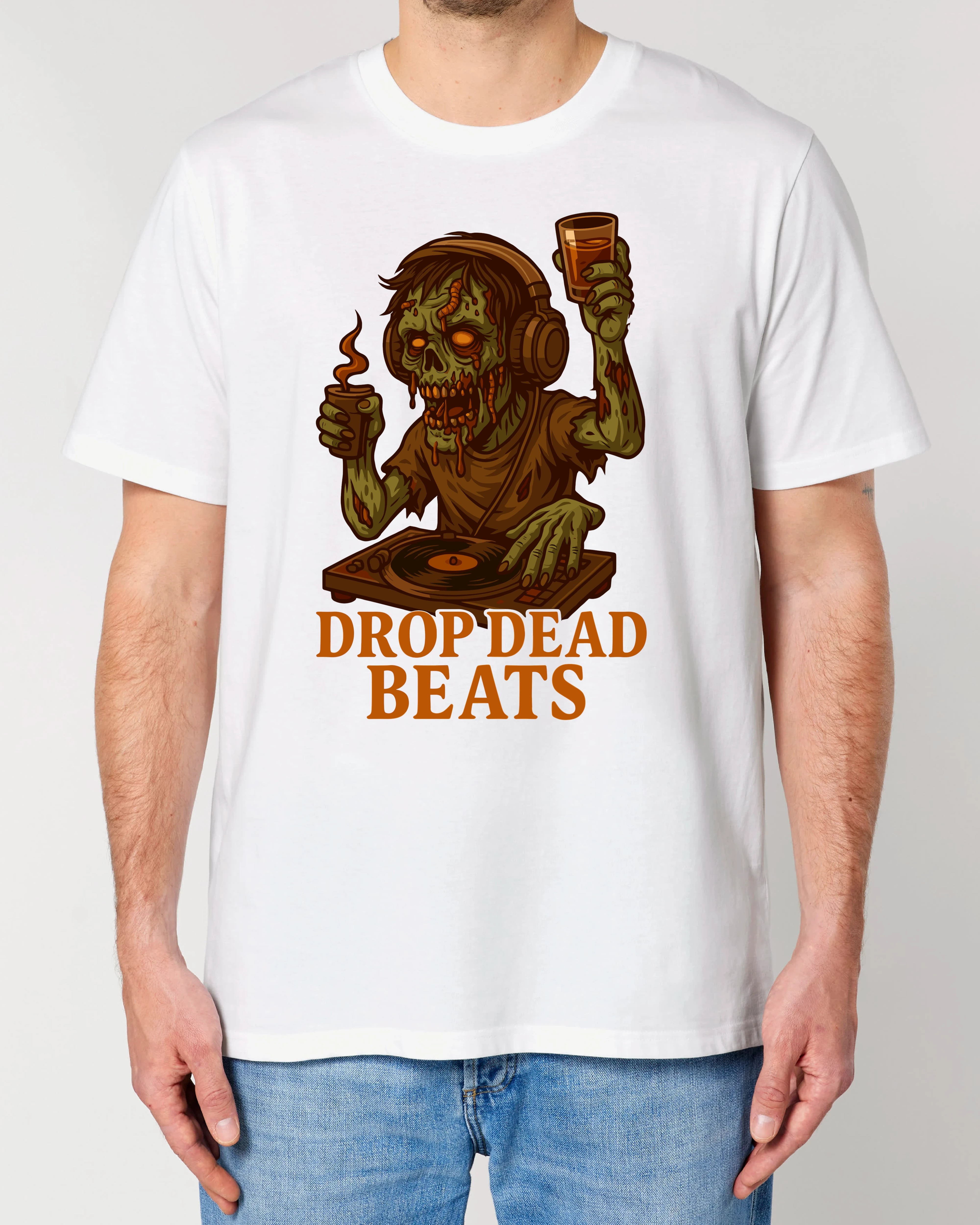 Drop Dead Beats Zombie Halloween Shirt in Weiß – Lustiges Horror Spruchshirt, Unisex Normal, 100% Bio-Baumwolle, Teeflix