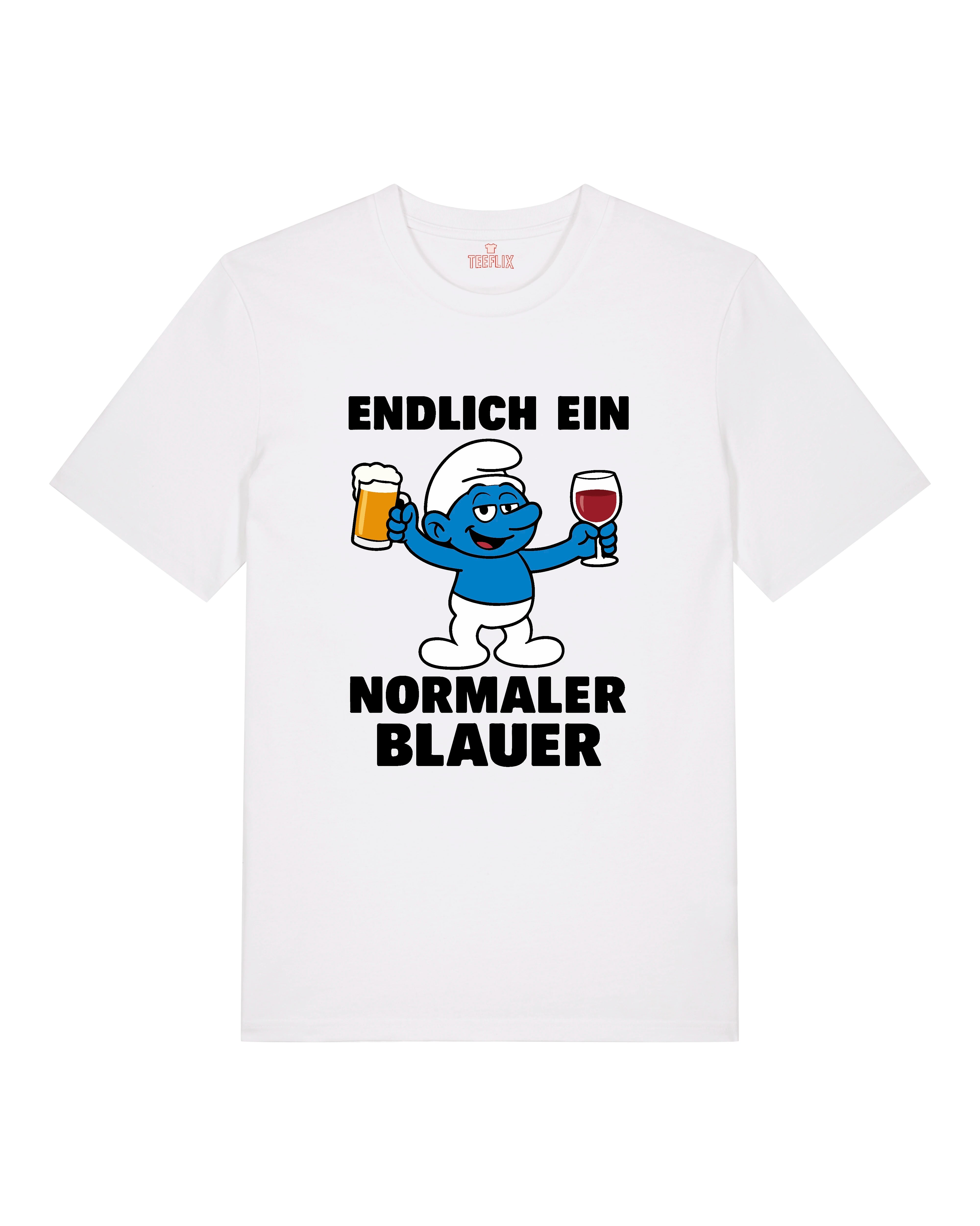 Das T-Shirt zeigt eine Cartoon-Figur, die stark an einen bekannten blauen Charakter erinnert. Die Figur ist blauhäutig, trägt eine weiße Mütze und weiße Hosen und hält in jeder Hand ein Getränk – ein Glas Bier in der linken und ein Glas Rotwein in der rechten. Darüber steht in dicken weißen Buchstaben der Spruch: „ENDLICH EIN“, darunter „NORMALER BLAUER“. Der Hintergrund ist neutral, der Fokus liegt komplett auf der fröhlich feiernden Figur und dem humorvollen Text. Das Design wirkt verspielt und sorgt für 