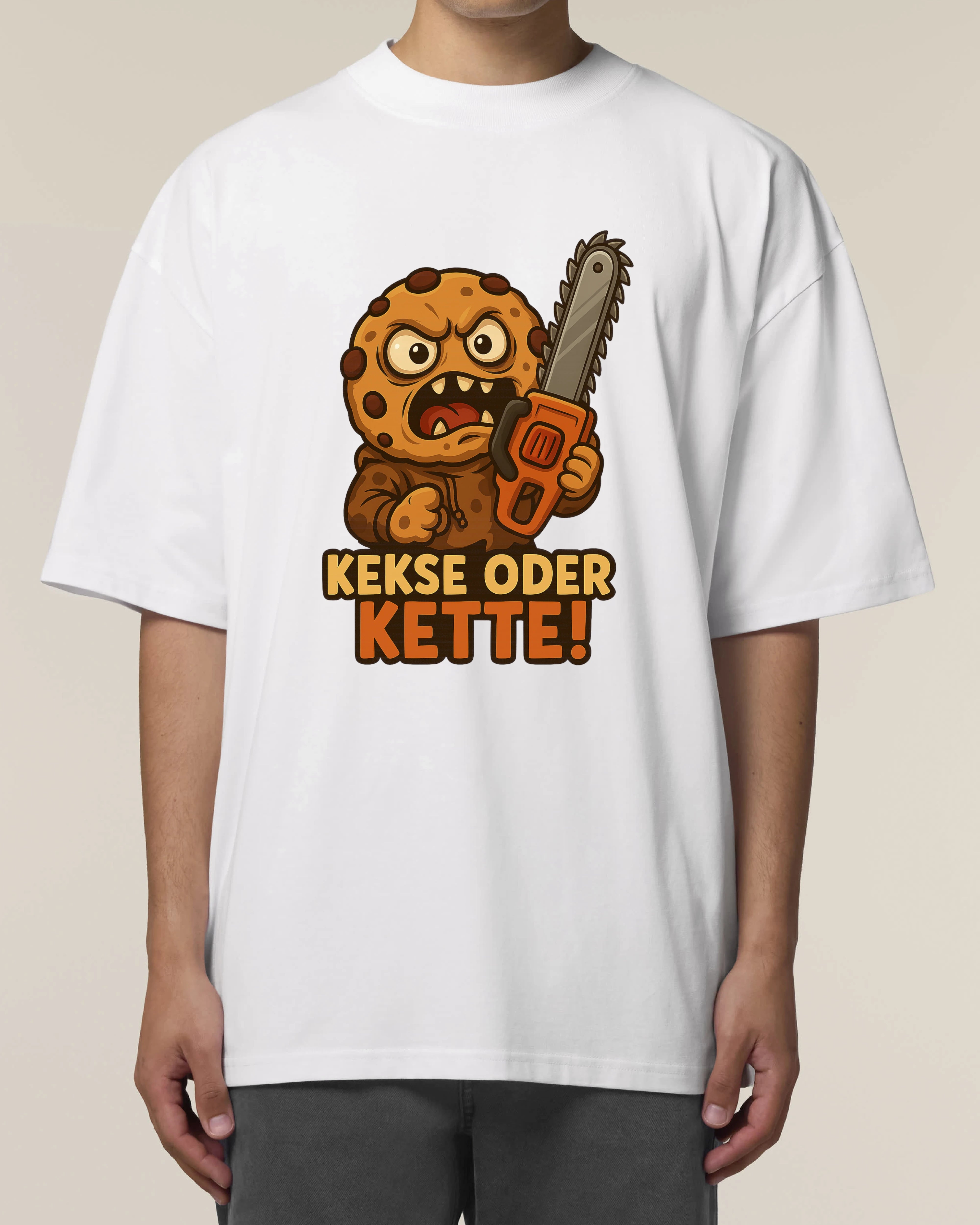 Oversized weißes Shirt mit witzigem Kekse oder Kette Motiv – Halloween Design von Teeflix